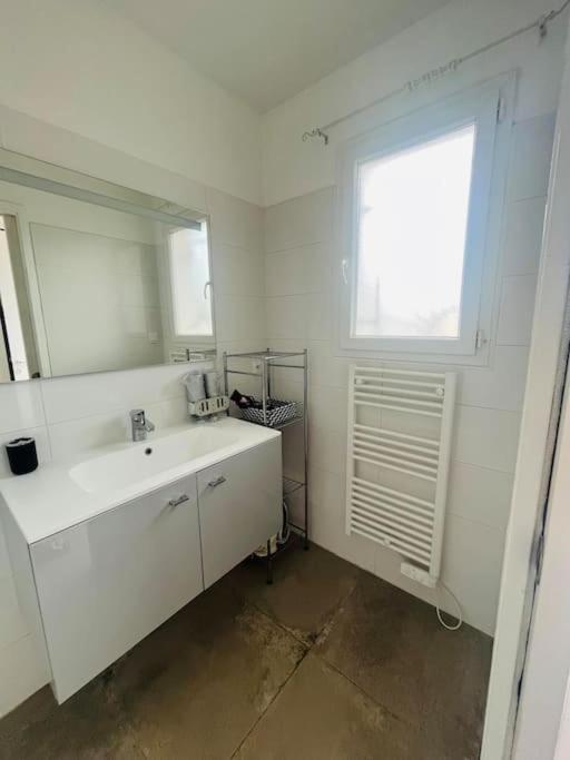 Jolie Maison De Village 2 Chambres Ouveillan Екстер'єр фото